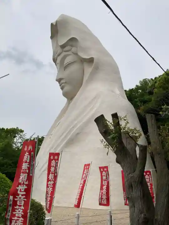 大船観音寺の{uncategorized: "未分類", other: "その他", undefined: "問題あり", building: "その他建物", grave: "お墓", sacred_gate: "鳥居", guardian: "狛犬", statue: "像", buddha: "仏像", history: "歴史", nature: "自然", garden: "庭園", animal: "動物", pagoda: "塔", temizu: "手水舎", mountain_gate: "山門・神門", sanctuary: "本殿・本堂", subordinate: "末社・摂社", art: "芸術", scenery: "景色", jizo: "地蔵", ema: "絵馬", goshuin: "御朱印", omikuji: "おみくじ", items: "授与品その他", amulet: "お守り", goshuincho: "御朱印帳", eats: "食事", festival: "お祭り", votive_dance: "神楽", shichigosan: "七五三参", wedding: "結婚式", experience: "体験その他", initially: "初詣", around: "周辺", anti_infection: "感染症対策"}