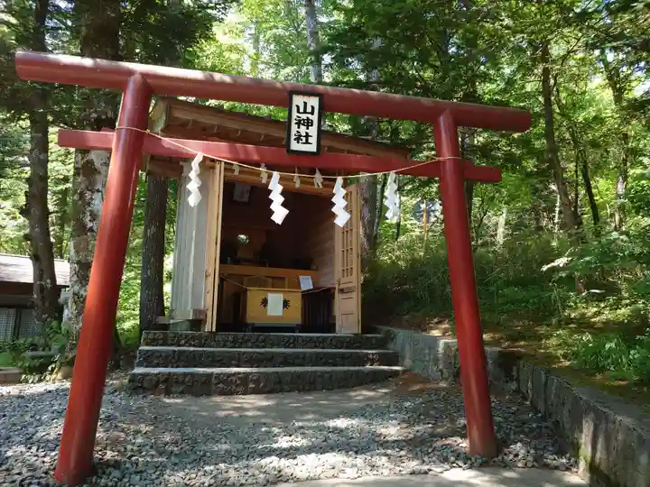 新屋山神社奥宮(山梨県)
