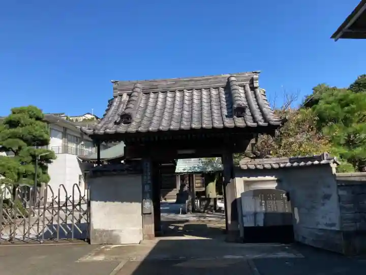 泉蔵寺の山門・神門
