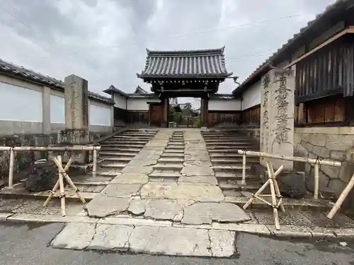 本寿寺の山門