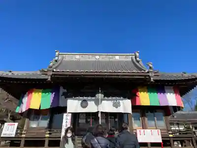 埼玉厄除け開運大師・龍泉寺（切り絵御朱印発祥の寺）の本殿・本堂