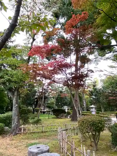 荘内神社の庭園