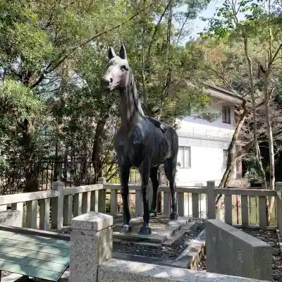 闘鶏神社の{uncategorized: "未分類", other: "その他", undefined: "問題あり", building: "その他建物", grave: "お墓", sacred_gate: "鳥居", guardian: "狛犬", statue: "像", buddha: "仏像", history: "歴史", nature: "自然", garden: "庭園", animal: "動物", pagoda: "塔", temizu: "手水舎", mountain_gate: "山門・神門", sanctuary: "本殿・本堂", subordinate: "末社・摂社", art: "芸術", scenery: "景色", jizo: "地蔵", ema: "絵馬", goshuin: "御朱印", omikuji: "おみくじ", items: "授与品その他", amulet: "お守り", goshuincho: "御朱印帳", eats: "食事", festival: "お祭り", votive_dance: "神楽", shichigosan: "七五三参", wedding: "結婚式", experience: "体験その他", initially: "初詣", around: "周辺", anti_infection: "感染症対策"}