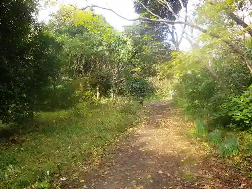 祠（稲荷石祠／石祠）の周辺