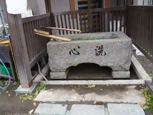 久里浜若宮神社の手水舎