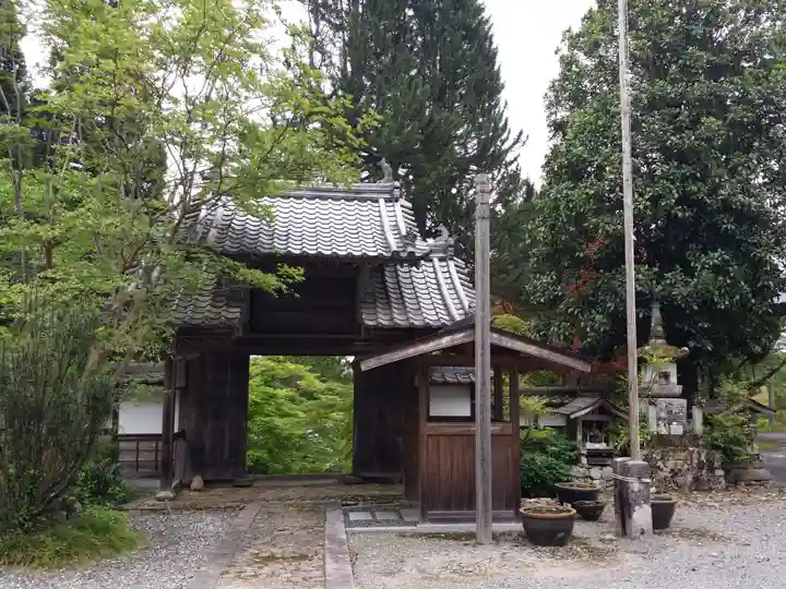 龍穏寺の山門・神門