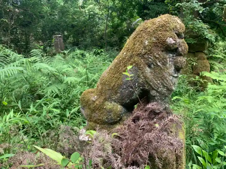 神社(名称不明)の狛犬
