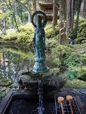 宝積山光前寺の手水舎