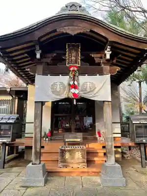 威光稲荷堂の本殿・本堂