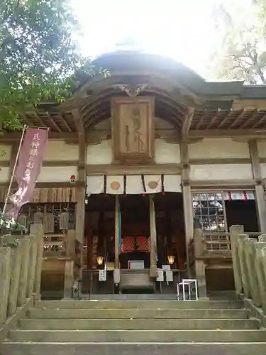 敢國神社の本殿・本堂