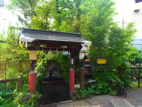 身形神社の手水舎