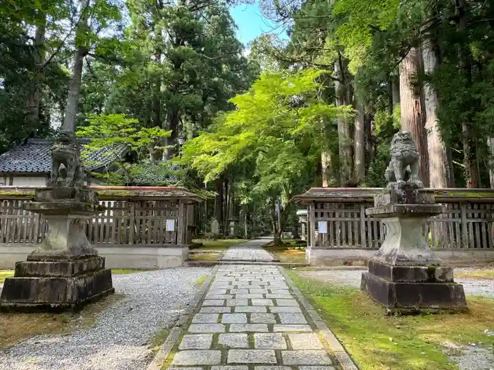 雄山神社中宮祈願殿(富山県)