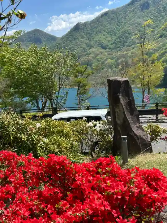 宝登山神社の{uncategorized: "未分類", other: "その他", undefined: "問題あり", building: "その他建物", grave: "お墓", sacred_gate: "鳥居", guardian: "狛犬", statue: "像", buddha: "仏像", history: "歴史", nature: "自然", garden: "庭園", animal: "動物", pagoda: "塔", temizu: "手水舎", mountain_gate: "山門・神門", sanctuary: "本殿・本堂", subordinate: "末社・摂社", art: "芸術", scenery: "景色", jizo: "地蔵", ema: "絵馬", goshuin: "御朱印", omikuji: "おみくじ", items: "授与品その他", amulet: "お守り", goshuincho: "御朱印帳", eats: "食事", festival: "お祭り", votive_dance: "神楽", shichigosan: "七五三参", wedding: "結婚式", experience: "体験その他", initially: "初詣", around: "周辺", anti_infection: "感染症対策"}