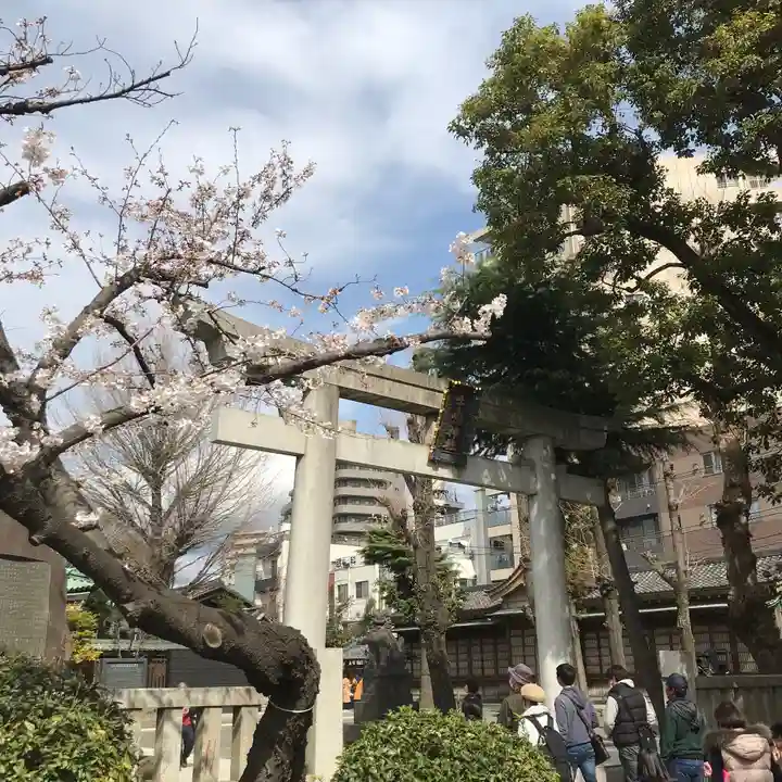 三囲神社の鳥居