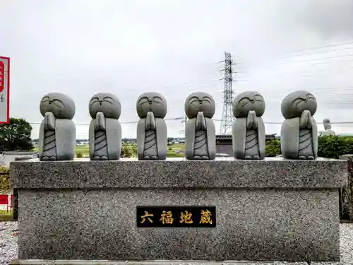 埼玉厄除け開運大師・龍泉寺（切り絵御朱印発祥の寺）の地蔵