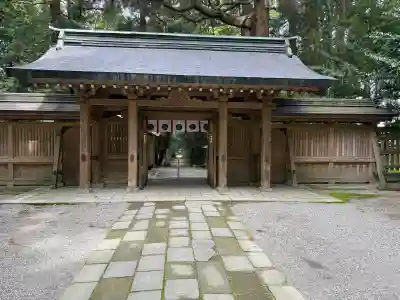 狭野神社の{uncategorized: "未分類", other: "その他", undefined: "問題あり", building: "その他建物", grave: "お墓", sacred_gate: "鳥居", guardian: "狛犬", statue: "像", buddha: "仏像", history: "歴史", nature: "自然", garden: "庭園", animal: "動物", pagoda: "塔", temizu: "手水舎", mountain_gate: "山門・神門", sanctuary: "本殿・本堂", subordinate: "末社・摂社", art: "芸術", scenery: "景色", jizo: "地蔵", ema: "絵馬", goshuin: "御朱印", omikuji: "おみくじ", items: "授与品その他", amulet: "お守り", goshuincho: "御朱印帳", eats: "食事", festival: "お祭り", votive_dance: "神楽", shichigosan: "七五三参", wedding: "結婚式", experience: "体験その他", initially: "初詣", around: "周辺", anti_infection: "感染症対策"}