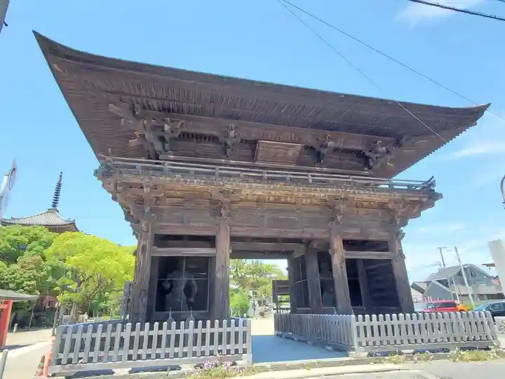 甚目寺の山門・神門