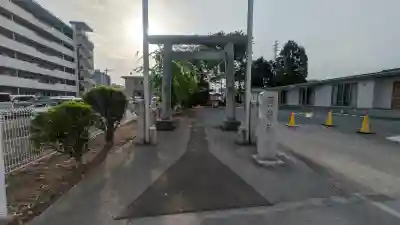 稲荷神社の{uncategorized: "未分類", other: "その他", undefined: "問題あり", building: "その他建物", grave: "お墓", sacred_gate: "鳥居", guardian: "狛犬", statue: "像", buddha: "仏像", history: "歴史", nature: "自然", garden: "庭園", animal: "動物", pagoda: "塔", temizu: "手水舎", mountain_gate: "山門・神門", sanctuary: "本殿・本堂", subordinate: "末社・摂社", art: "芸術", scenery: "景色", jizo: "地蔵", ema: "絵馬", goshuin: "御朱印", omikuji: "おみくじ", items: "授与品その他", amulet: "お守り", goshuincho: "御朱印帳", eats: "食事", festival: "お祭り", votive_dance: "神楽", shichigosan: "七五三参", wedding: "結婚式", experience: "体験その他", initially: "初詣", around: "周辺", anti_infection: "感染症対策"}