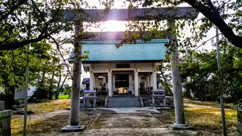 神明社・熱田社・白山社合殿の鳥居