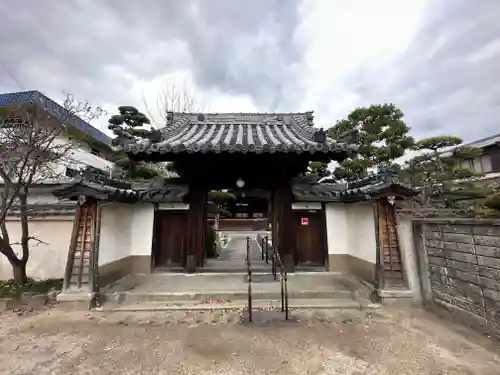 善養寺の山門