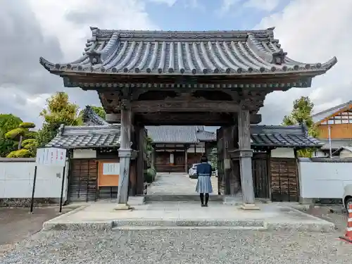 順行寺の山門