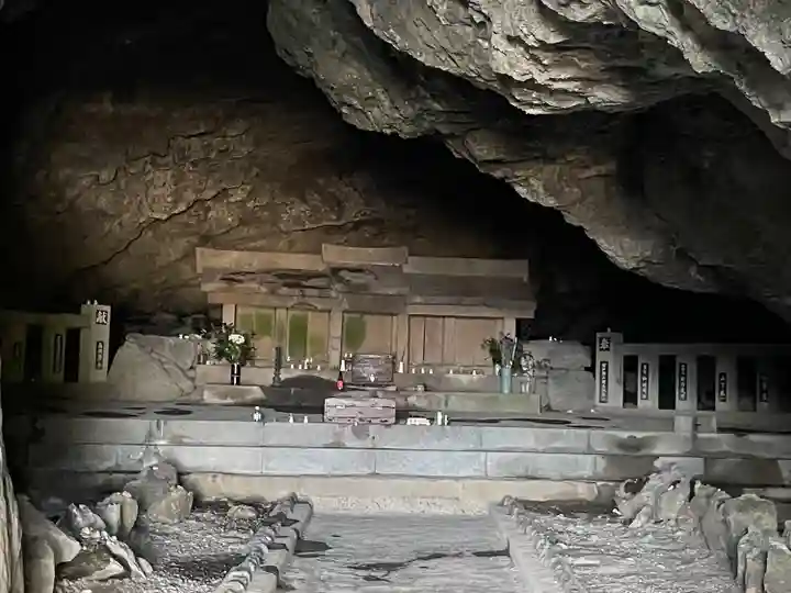 御厨人窟・神明窟(高知県)