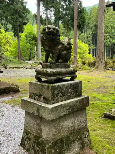 六所神社の狛犬