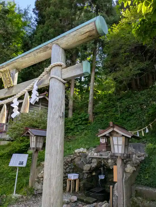 高穂神社の{uncategorized: "未分類", other: "その他", undefined: "問題あり", building: "その他建物", grave: "お墓", sacred_gate: "鳥居", guardian: "狛犬", statue: "像", buddha: "仏像", history: "歴史", nature: "自然", garden: "庭園", animal: "動物", pagoda: "塔", temizu: "手水舎", mountain_gate: "山門・神門", sanctuary: "本殿・本堂", subordinate: "末社・摂社", art: "芸術", scenery: "景色", jizo: "地蔵", ema: "絵馬", goshuin: "御朱印", omikuji: "おみくじ", items: "授与品その他", amulet: "お守り", goshuincho: "御朱印帳", eats: "食事", festival: "お祭り", votive_dance: "神楽", shichigosan: "七五三参", wedding: "結婚式", experience: "体験その他", initially: "初詣", around: "周辺", anti_infection: "感染症対策"}