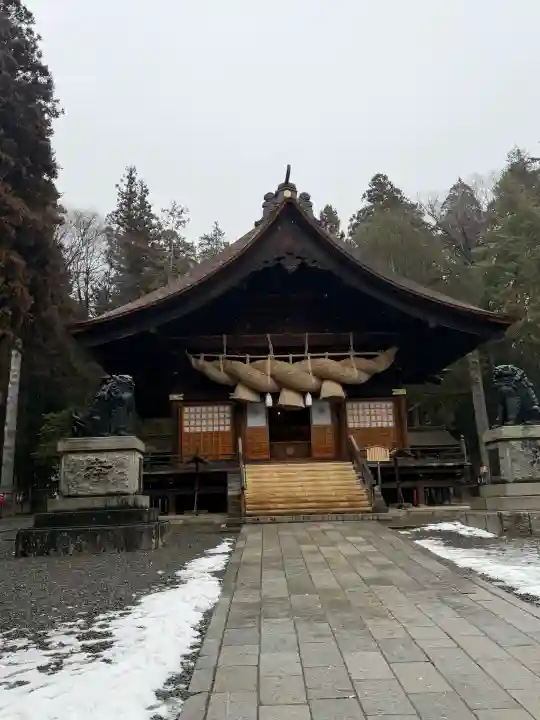 諏訪大社下社秋宮の{uncategorized: "未分類", other: "その他", undefined: "問題あり", building: "その他建物", grave: "お墓", sacred_gate: "鳥居", guardian: "狛犬", statue: "像", buddha: "仏像", history: "歴史", nature: "自然", garden: "庭園", animal: "動物", pagoda: "塔", temizu: "手水舎", mountain_gate: "山門・神門", sanctuary: "本殿・本堂", subordinate: "末社・摂社", art: "芸術", scenery: "景色", jizo: "地蔵", ema: "絵馬", goshuin: "御朱印", omikuji: "おみくじ", items: "授与品その他", amulet: "お守り", goshuincho: "御朱印帳", eats: "食事", festival: "お祭り", votive_dance: "神楽", shichigosan: "七五三参", wedding: "結婚式", experience: "体験その他", initially: "初詣", around: "周辺", anti_infection: "感染症対策"}