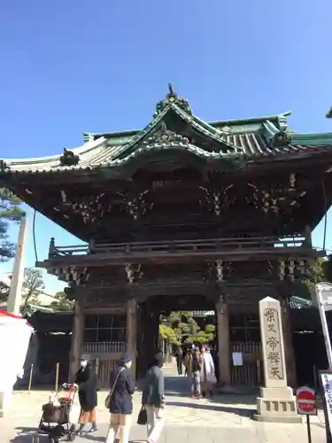 題経寺（柴又帝釈天）の山門・神門