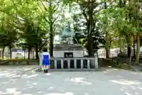 挙母神社の像