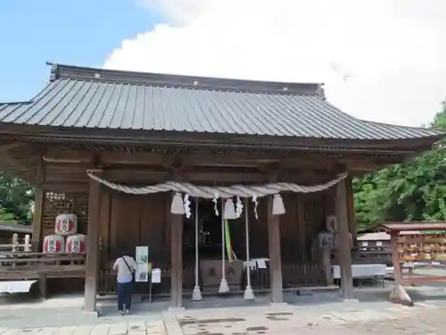 三柱神社の本殿