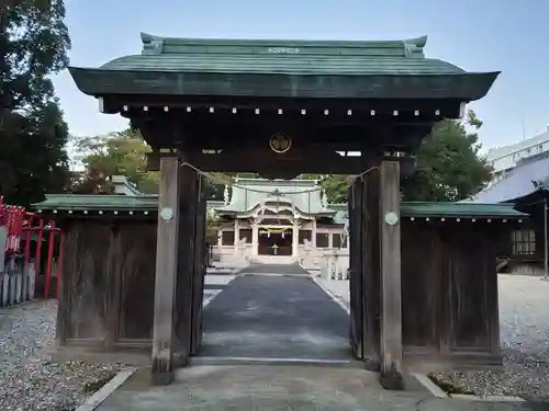 尾陽神社の山門・神門