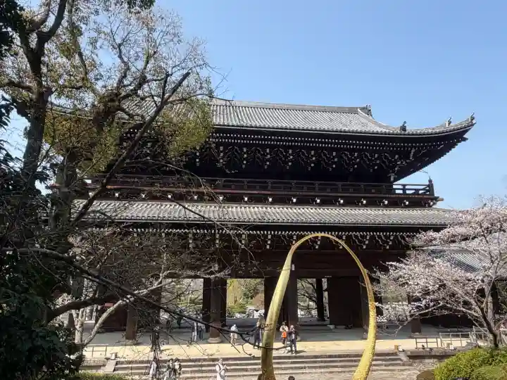 知恩院の{uncategorized: "未分類", other: "その他", undefined: "問題あり", building: "その他建物", grave: "お墓", sacred_gate: "鳥居", guardian: "狛犬", statue: "像", buddha: "仏像", history: "歴史", nature: "自然", garden: "庭園", animal: "動物", pagoda: "塔", temizu: "手水舎", mountain_gate: "山門・神門", sanctuary: "本殿・本堂", subordinate: "末社・摂社", art: "芸術", scenery: "景色", jizo: "地蔵", ema: "絵馬", goshuin: "御朱印", omikuji: "おみくじ", items: "授与品その他", amulet: "お守り", goshuincho: "御朱印帳", eats: "食事", festival: "お祭り", votive_dance: "神楽", shichigosan: "七五三参", wedding: "結婚式", experience: "体験その他", initially: "初詣", around: "周辺", anti_infection: "感染症対策"}