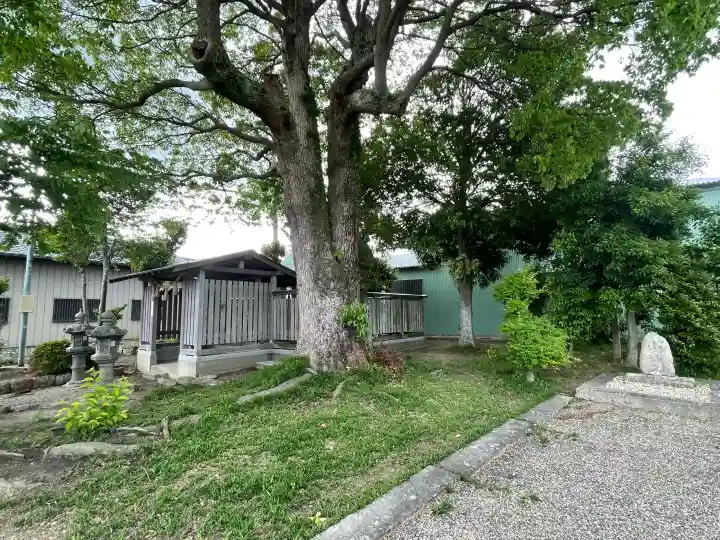 野村神社の{uncategorized: "未分類", other: "その他", undefined: "問題あり", building: "その他建物", grave: "お墓", sacred_gate: "鳥居", guardian: "狛犬", statue: "像", buddha: "仏像", history: "歴史", nature: "自然", garden: "庭園", animal: "動物", pagoda: "塔", temizu: "手水舎", mountain_gate: "山門・神門", sanctuary: "本殿・本堂", subordinate: "末社・摂社", art: "芸術", scenery: "景色", jizo: "地蔵", ema: "絵馬", goshuin: "御朱印", omikuji: "おみくじ", items: "授与品その他", amulet: "お守り", goshuincho: "御朱印帳", eats: "食事", festival: "お祭り", votive_dance: "神楽", shichigosan: "七五三参", wedding: "結婚式", experience: "体験その他", initially: "初詣", around: "周辺", anti_infection: "感染症対策"}