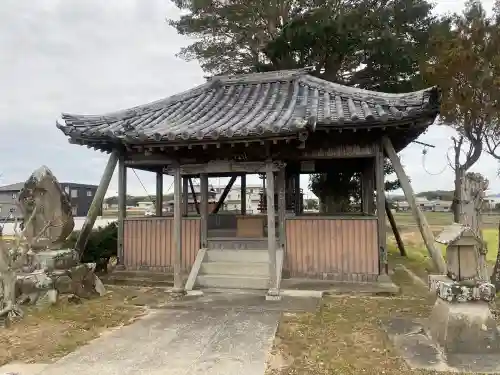 倭文神社の{uncategorized: "未分類", other: "その他", undefined: "問題あり", building: "その他建物", grave: "お墓", sacred_gate: "鳥居", guardian: "狛犬", statue: "像", buddha: "仏像", history: "歴史", nature: "自然", garden: "庭園", animal: "動物", pagoda: "塔", temizu: "手水舎", mountain_gate: "山門・神門", sanctuary: "本殿・本堂", subordinate: "末社・摂社", art: "芸術", scenery: "景色", jizo: "地蔵", ema: "絵馬", goshuin: "御朱印", omikuji: "おみくじ", items: "授与品その他", amulet: "お守り", goshuincho: "御朱印帳", eats: "食事", festival: "お祭り", votive_dance: "神楽", shichigosan: "七五三参", wedding: "結婚式", experience: "体験その他", initially: "初詣", around: "周辺", anti_infection: "感染症対策"}