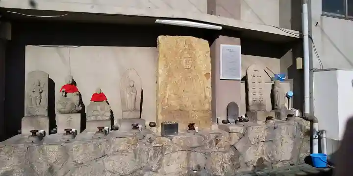 高井寺の{uncategorized: "未分類", other: "その他", undefined: "問題あり", building: "その他建物", grave: "お墓", sacred_gate: "鳥居", guardian: "狛犬", statue: "像", buddha: "仏像", history: "歴史", nature: "自然", garden: "庭園", animal: "動物", pagoda: "塔", temizu: "手水舎", mountain_gate: "山門・神門", sanctuary: "本殿・本堂", subordinate: "末社・摂社", art: "芸術", scenery: "景色", jizo: "地蔵", ema: "絵馬", goshuin: "御朱印", omikuji: "おみくじ", items: "授与品その他", amulet: "お守り", goshuincho: "御朱印帳", eats: "食事", festival: "お祭り", votive_dance: "神楽", shichigosan: "七五三参", wedding: "結婚式", experience: "体験その他", initially: "初詣", around: "周辺", anti_infection: "感染症対策"}