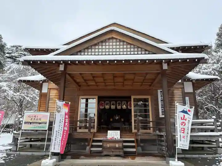 八雲神社(緑町)の{uncategorized: "未分類", other: "その他", undefined: "問題あり", building: "その他建物", grave: "お墓", sacred_gate: "鳥居", guardian: "狛犬", statue: "像", buddha: "仏像", history: "歴史", nature: "自然", garden: "庭園", animal: "動物", pagoda: "塔", temizu: "手水舎", mountain_gate: "山門・神門", sanctuary: "本殿・本堂", subordinate: "末社・摂社", art: "芸術", scenery: "景色", jizo: "地蔵", ema: "絵馬", goshuin: "御朱印", omikuji: "おみくじ", items: "授与品その他", amulet: "お守り", goshuincho: "御朱印帳", eats: "食事", festival: "お祭り", votive_dance: "神楽", shichigosan: "七五三参", wedding: "結婚式", experience: "体験その他", initially: "初詣", around: "周辺", anti_infection: "感染症対策"}