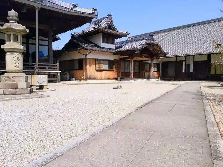 光恩寺の本殿・本堂