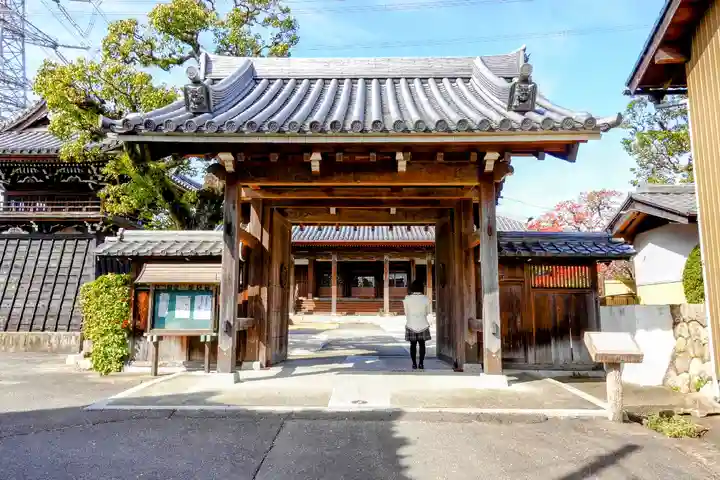 真光寺の山門・神門