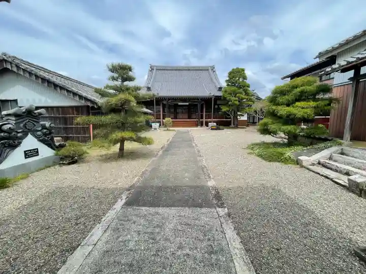 光臨寺の{uncategorized: "未分類", other: "その他", undefined: "問題あり", building: "その他建物", grave: "お墓", sacred_gate: "鳥居", guardian: "狛犬", statue: "像", buddha: "仏像", history: "歴史", nature: "自然", garden: "庭園", animal: "動物", pagoda: "塔", temizu: "手水舎", mountain_gate: "山門・神門", sanctuary: "本殿・本堂", subordinate: "末社・摂社", art: "芸術", scenery: "景色", jizo: "地蔵", ema: "絵馬", goshuin: "御朱印", omikuji: "おみくじ", items: "授与品その他", amulet: "お守り", goshuincho: "御朱印帳", eats: "食事", festival: "お祭り", votive_dance: "神楽", shichigosan: "七五三参", wedding: "結婚式", experience: "体験その他", initially: "初詣", around: "周辺", anti_infection: "感染症対策"}