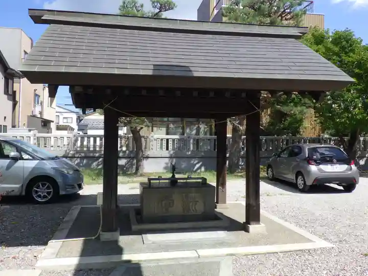 神明宮の手水舎