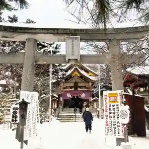 彌彦神社 (伊夜日子神社)の鳥居(2024年01月01日(月) 09時33分00秒投稿)