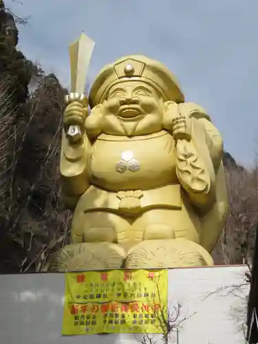 中之嶽神社の像