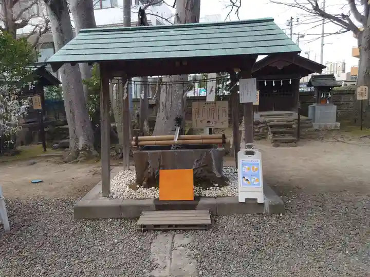 取手八坂神社の手水舎