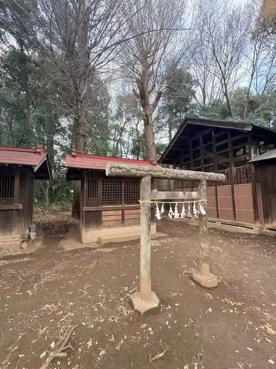 氷川神社の{uncategorized: "未分類", other: "その他", undefined: "問題あり", building: "その他建物", grave: "お墓", sacred_gate: "鳥居", guardian: "狛犬", statue: "像", buddha: "仏像", history: "歴史", nature: "自然", garden: "庭園", animal: "動物", pagoda: "塔", temizu: "手水舎", mountain_gate: "山門・神門", sanctuary: "本殿・本堂", subordinate: "末社・摂社", art: "芸術", scenery: "景色", jizo: "地蔵", ema: "絵馬", goshuin: "御朱印", omikuji: "おみくじ", items: "授与品その他", amulet: "お守り", goshuincho: "御朱印帳", eats: "食事", festival: "お祭り", votive_dance: "神楽", shichigosan: "七五三参", wedding: "結婚式", experience: "体験その他", initially: "初詣", around: "周辺", anti_infection: "感染症対策"}