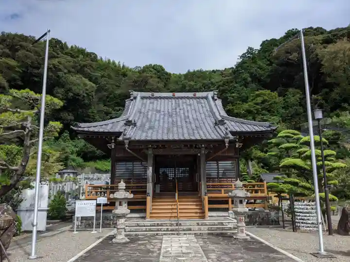 鬼岩寺の本殿・本堂