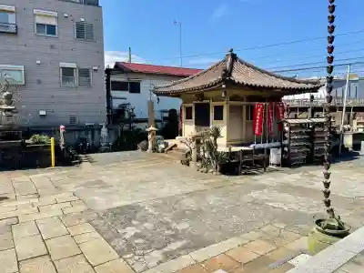 慶運寺の{uncategorized: "未分類", other: "その他", undefined: "問題あり", building: "その他建物", grave: "お墓", sacred_gate: "鳥居", guardian: "狛犬", statue: "像", buddha: "仏像", history: "歴史", nature: "自然", garden: "庭園", animal: "動物", pagoda: "塔", temizu: "手水舎", mountain_gate: "山門・神門", sanctuary: "本殿・本堂", subordinate: "末社・摂社", art: "芸術", scenery: "景色", jizo: "地蔵", ema: "絵馬", goshuin: "御朱印", omikuji: "おみくじ", items: "授与品その他", amulet: "お守り", goshuincho: "御朱印帳", eats: "食事", festival: "お祭り", votive_dance: "神楽", shichigosan: "七五三参", wedding: "結婚式", experience: "体験その他", initially: "初詣", around: "周辺", anti_infection: "感染症対策"}