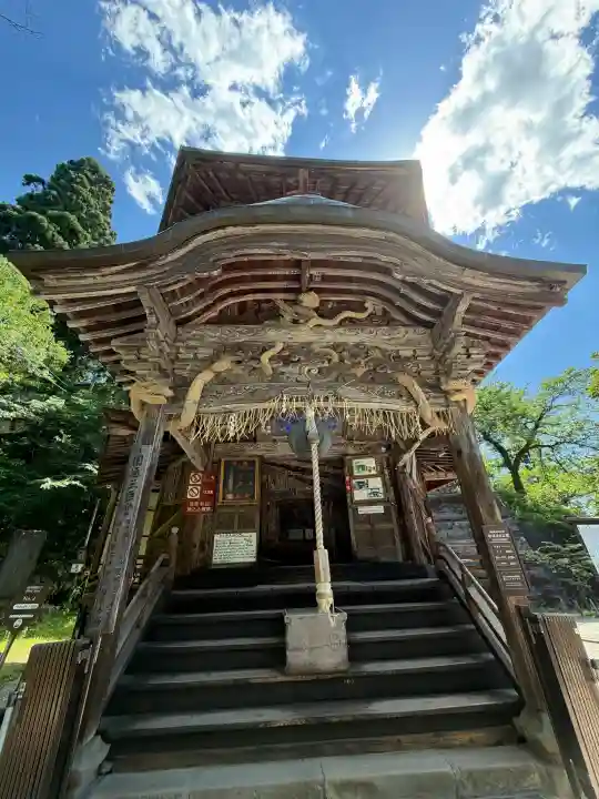 円通三匝堂(さざえ堂)の{uncategorized: "未分類", other: "その他", undefined: "問題あり", building: "その他建物", grave: "お墓", sacred_gate: "鳥居", guardian: "狛犬", statue: "像", buddha: "仏像", history: "歴史", nature: "自然", garden: "庭園", animal: "動物", pagoda: "塔", temizu: "手水舎", mountain_gate: "山門・神門", sanctuary: "本殿・本堂", subordinate: "末社・摂社", art: "芸術", scenery: "景色", jizo: "地蔵", ema: "絵馬", goshuin: "御朱印", omikuji: "おみくじ", items: "授与品その他", amulet: "お守り", goshuincho: "御朱印帳", eats: "食事", festival: "お祭り", votive_dance: "神楽", shichigosan: "七五三参", wedding: "結婚式", experience: "体験その他", initially: "初詣", around: "周辺", anti_infection: "感染症対策"}