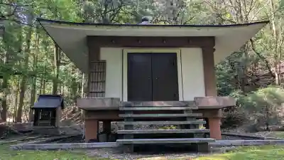 安楽寺釈迦堂の{uncategorized: "未分類", other: "その他", undefined: "問題あり", building: "その他建物", grave: "お墓", sacred_gate: "鳥居", guardian: "狛犬", statue: "像", buddha: "仏像", history: "歴史", nature: "自然", garden: "庭園", animal: "動物", pagoda: "塔", temizu: "手水舎", mountain_gate: "山門・神門", sanctuary: "本殿・本堂", subordinate: "末社・摂社", art: "芸術", scenery: "景色", jizo: "地蔵", ema: "絵馬", goshuin: "御朱印", omikuji: "おみくじ", items: "授与品その他", amulet: "お守り", goshuincho: "御朱印帳", eats: "食事", festival: "お祭り", votive_dance: "神楽", shichigosan: "七五三参", wedding: "結婚式", experience: "体験その他", initially: "初詣", around: "周辺", anti_infection: "感染症対策"}